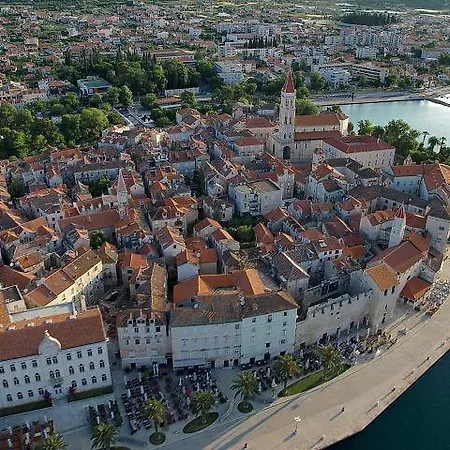 Apartments Silvana Trogir Exteriör bild